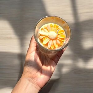 Mogra Breeze Glass Candle – Daisy Floral Top, Handcrafted with Organic Soy Wax, Ideal for Aromatherapy & Gifting (Green, Jasmine)